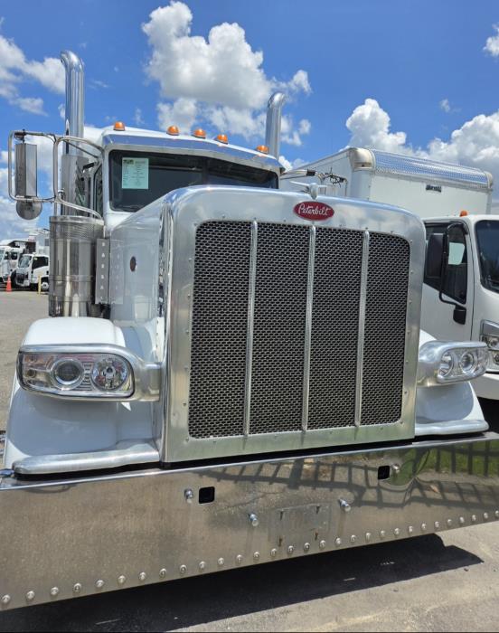 2023 Peterbilt 389-4