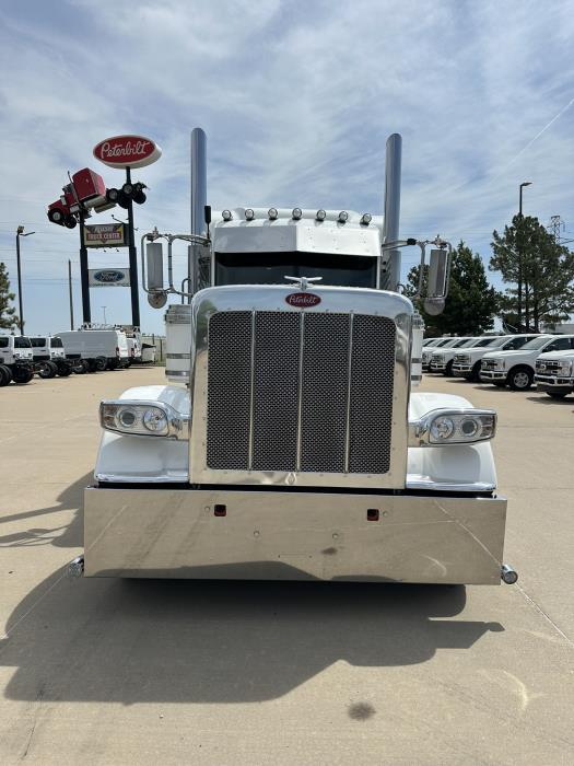 2023 Peterbilt 389 — photo 4