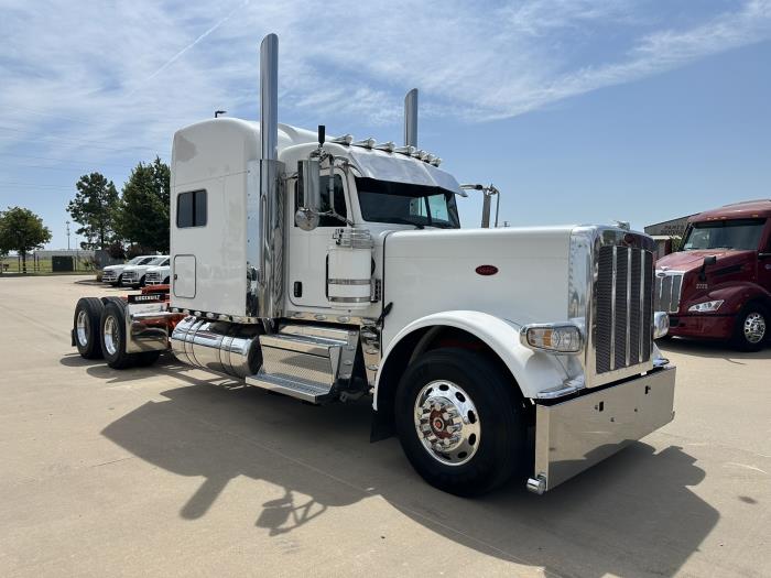 2023 Peterbilt 389 — photo 3