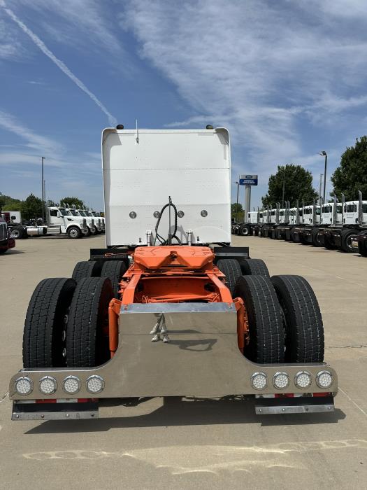 2023 Peterbilt 389 — photo 5