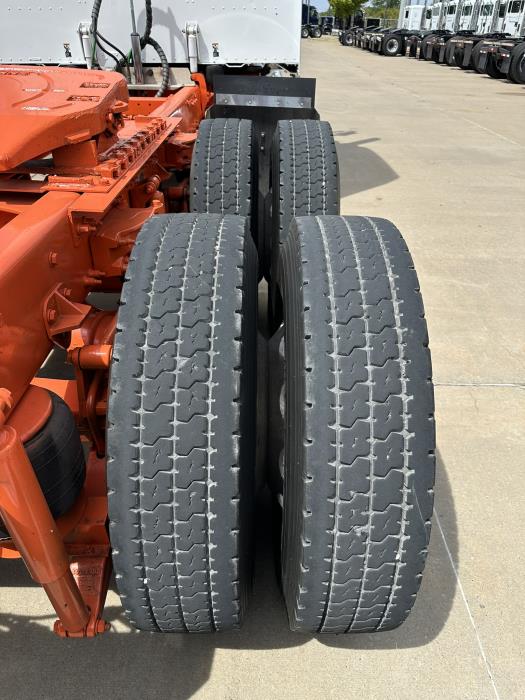 2023 Peterbilt 389-15