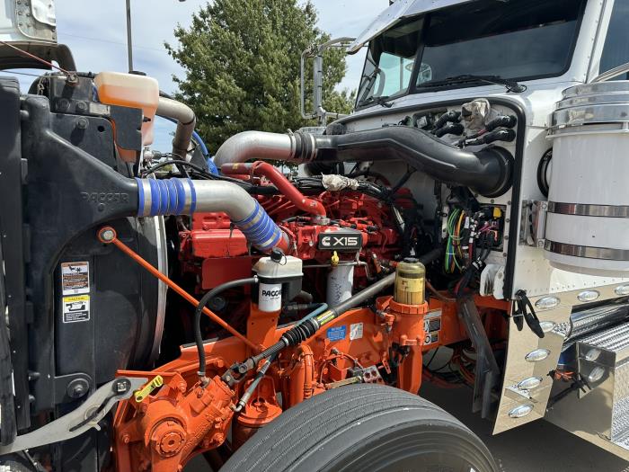 2023 Peterbilt 389-13