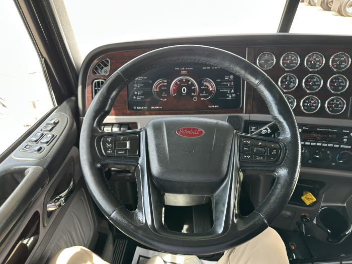2023 Peterbilt 389-8