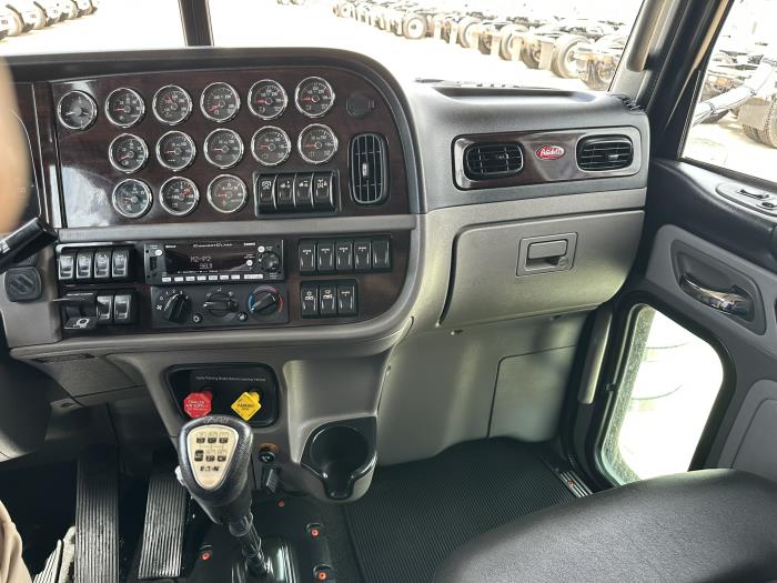 2023 Peterbilt 389-9