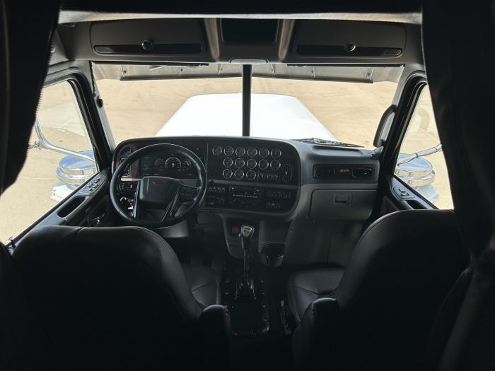 2023 Peterbilt 389-10