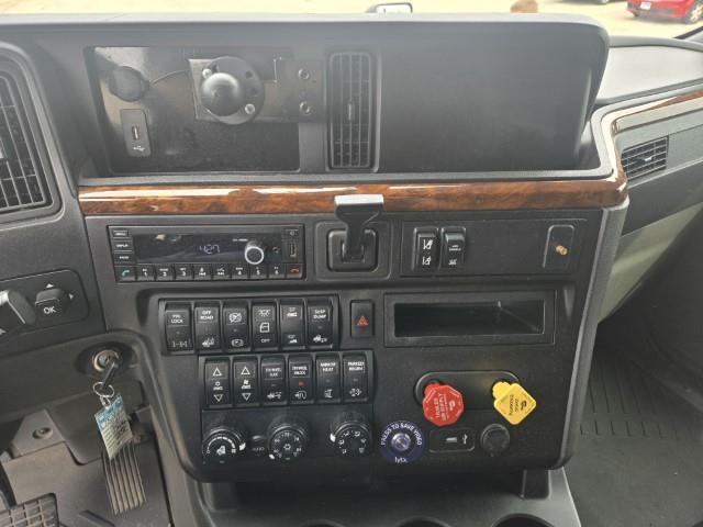 2021 International LT625-14