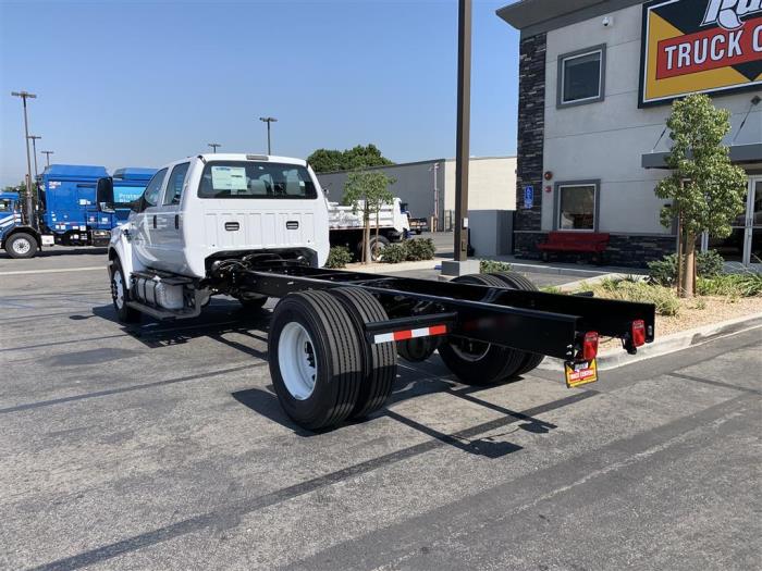 2027 Ford F-650-3