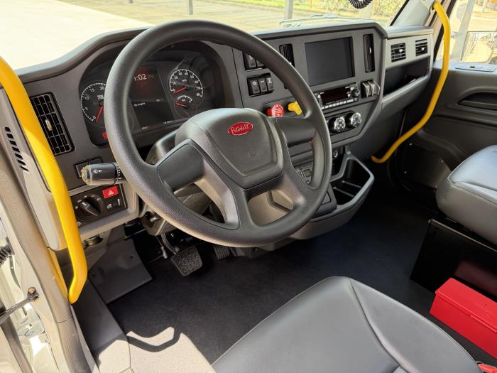 2027 Peterbilt 548-10