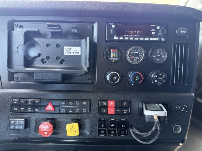 2024 Freightliner Cascadia-15