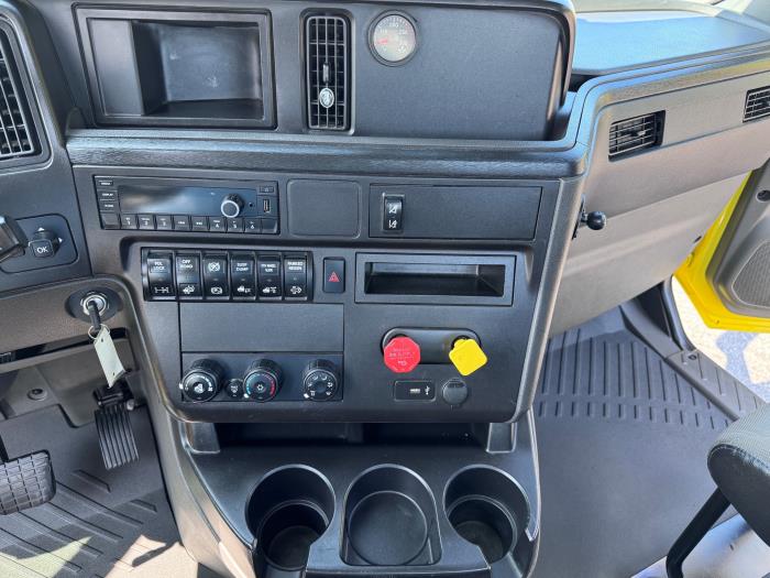 2023 International LT625-16