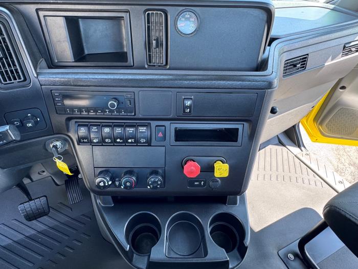 2023 International LT625-16