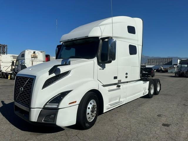 2023 Volvo VNL64T760-0