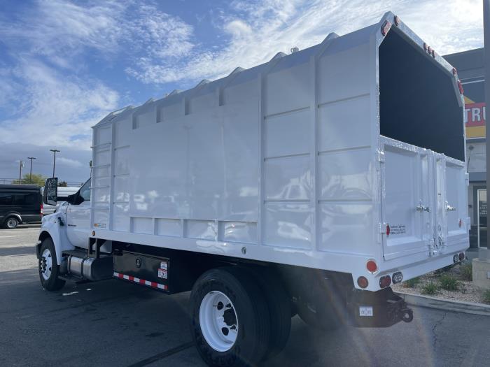 2027 Ford F-650-2
