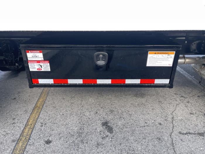 2027 Ford F-650-8