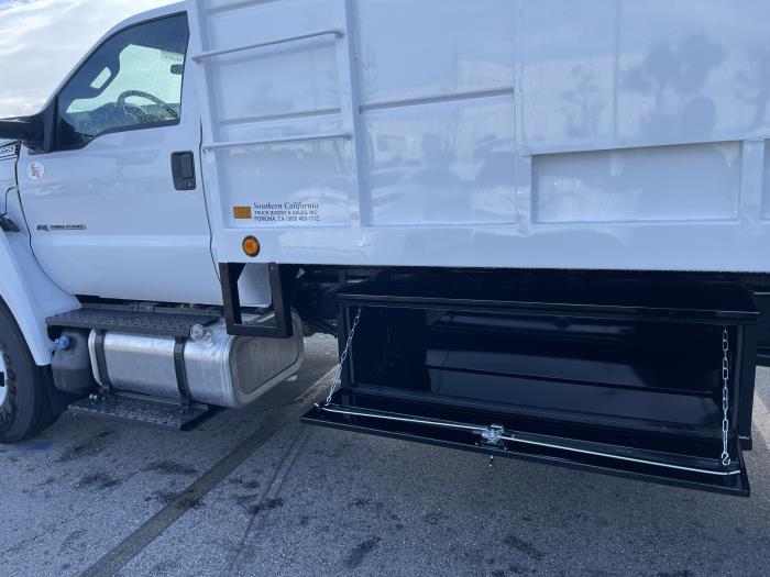 2027 Ford F-650-11