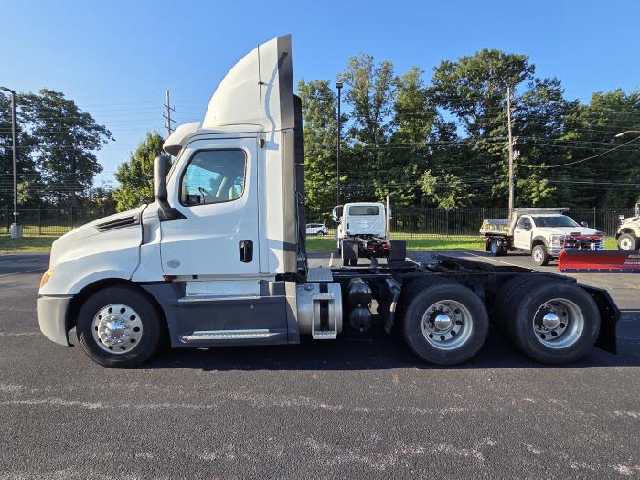 2020 Freightliner Cascadia-1
