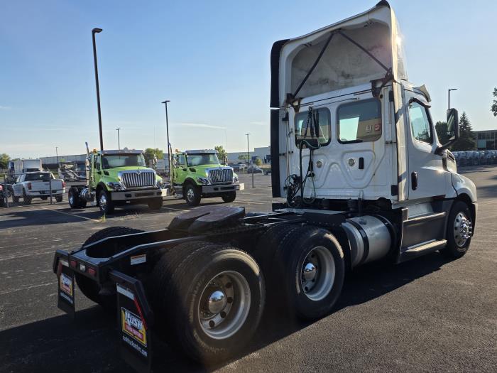 2020 Freightliner Cascadia-3