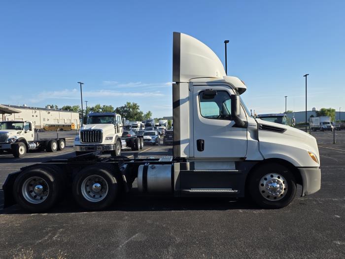 2020 Freightliner Cascadia-4