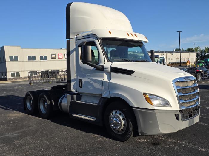 2020 Freightliner Cascadia-6