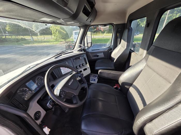 2020 Freightliner Cascadia-9