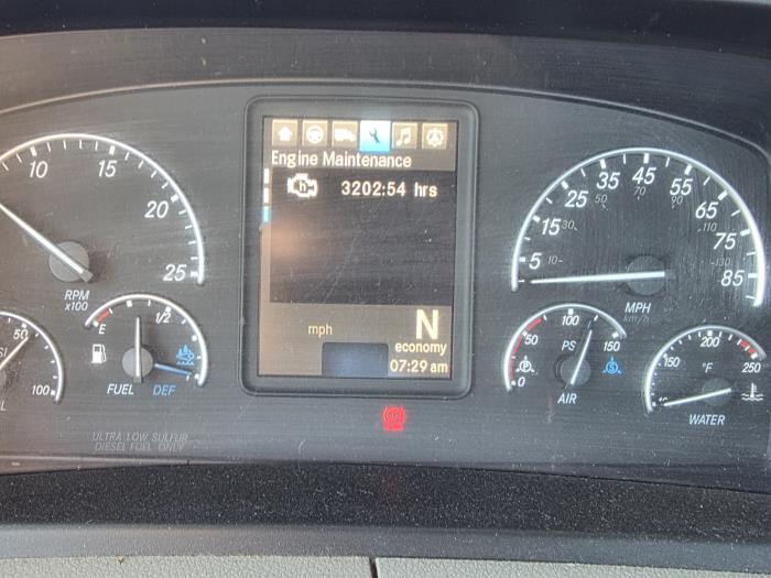 2020 Freightliner Cascadia-12