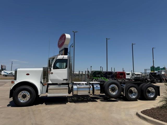 2027 Peterbilt 589-2