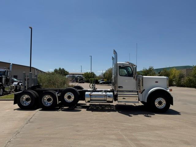 2027 Peterbilt 589-8