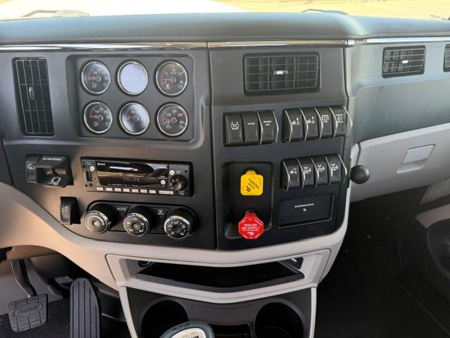 2027 Peterbilt 589-39