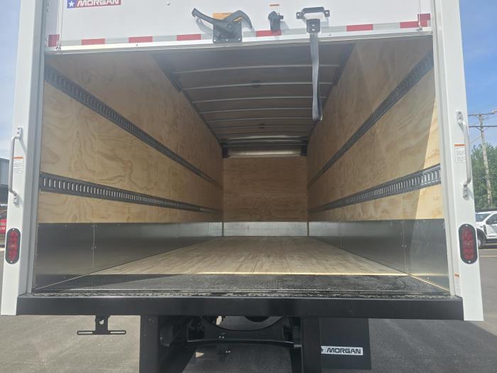 2027 Ford F-650-9