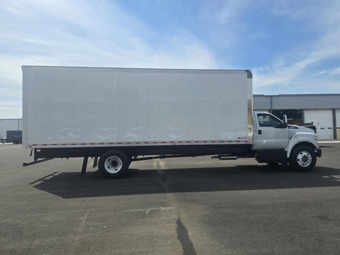 2027 Ford F-650-8