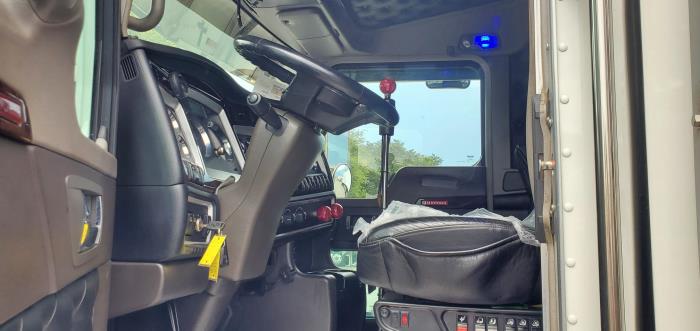2023 Kenworth W900L-17