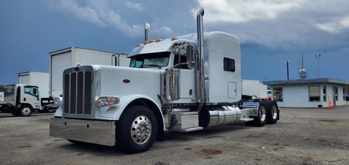 2023 Peterbilt 389 — photo 2
