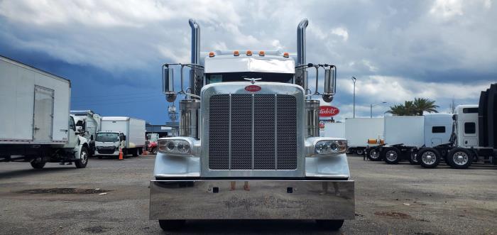 2023 Peterbilt 389 — photo 3