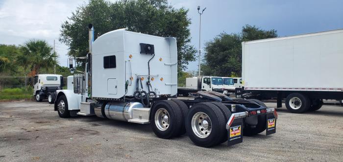 2023 Peterbilt 389 — photo 8