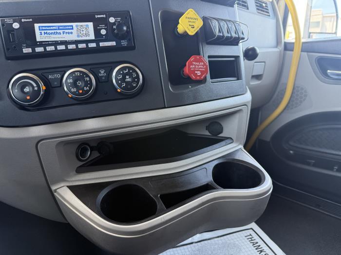 2023 Peterbilt 579-5