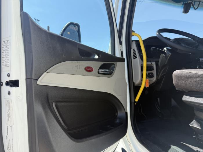 2023 Peterbilt 579-18