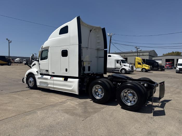 2023 Peterbilt 579-40