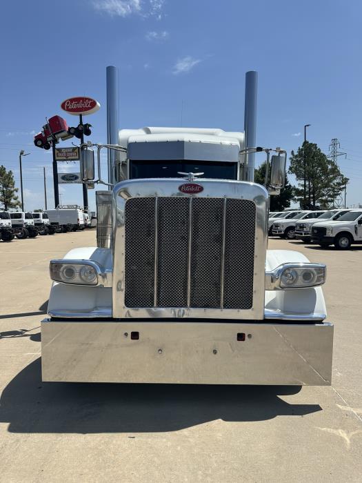 2023 Peterbilt 389-3