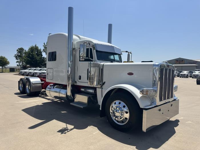 2023 Peterbilt 389-2