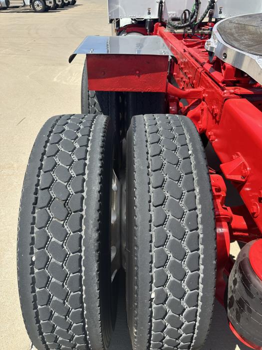 2023 Peterbilt 389-17