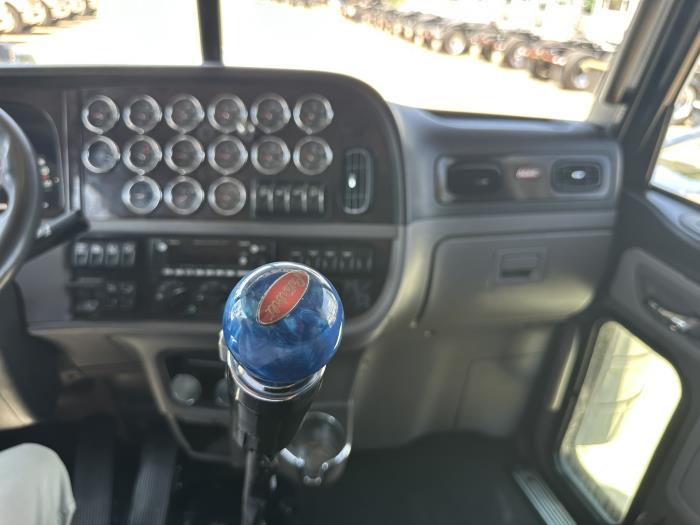 2023 Peterbilt 389-9