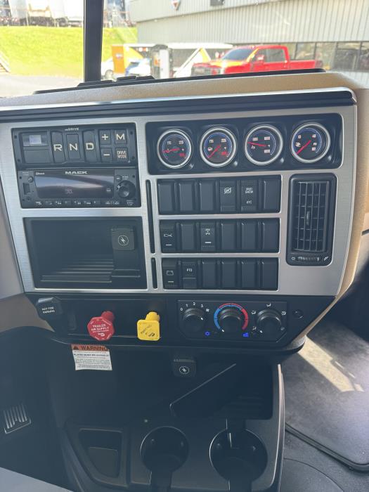 2023 Mack Granite 64FT-8