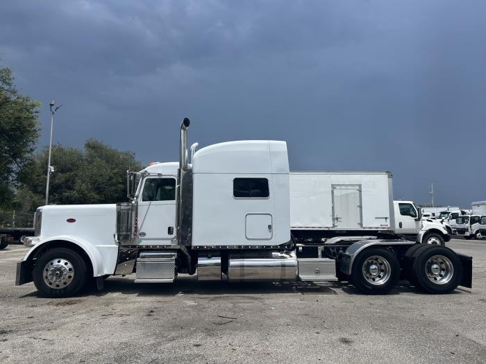 2023 Peterbilt 389 — photo 3