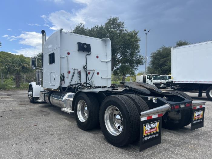 2023 Peterbilt 389 — photo 4