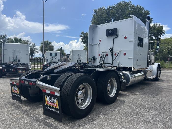 2023 Peterbilt 389 — photo 5