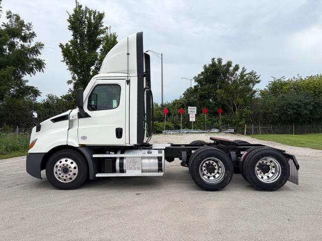 2021 Freightliner Cascadia-1