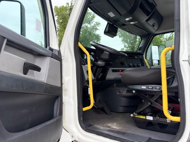 2021 Freightliner Cascadia-13