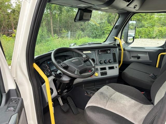 2021 Freightliner Cascadia-14