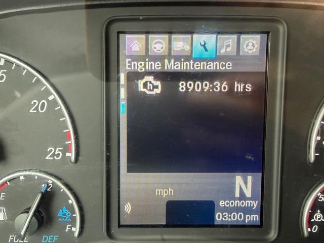 2021 Freightliner Cascadia-21