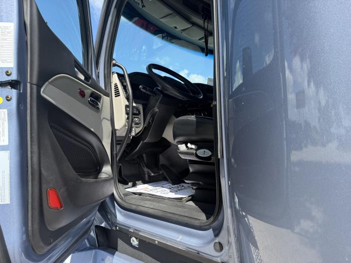 2023 Peterbilt 579-18